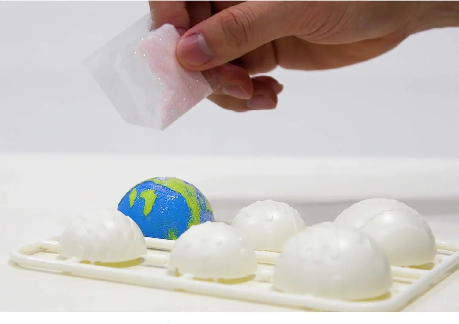 4M: STEAM Powered Kids: Solar System String Lights - Assemble & Paint Your Mini-Planetarium, LED Lights, DIY Outer Space Art & Craft Kit, Kids Ages 5 