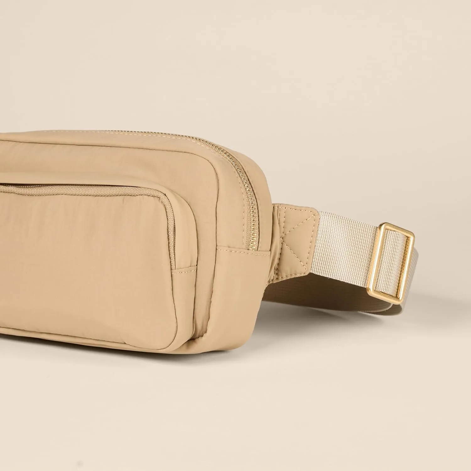 Amazon Essentials Women's Nylon Crossbody Bum Bag