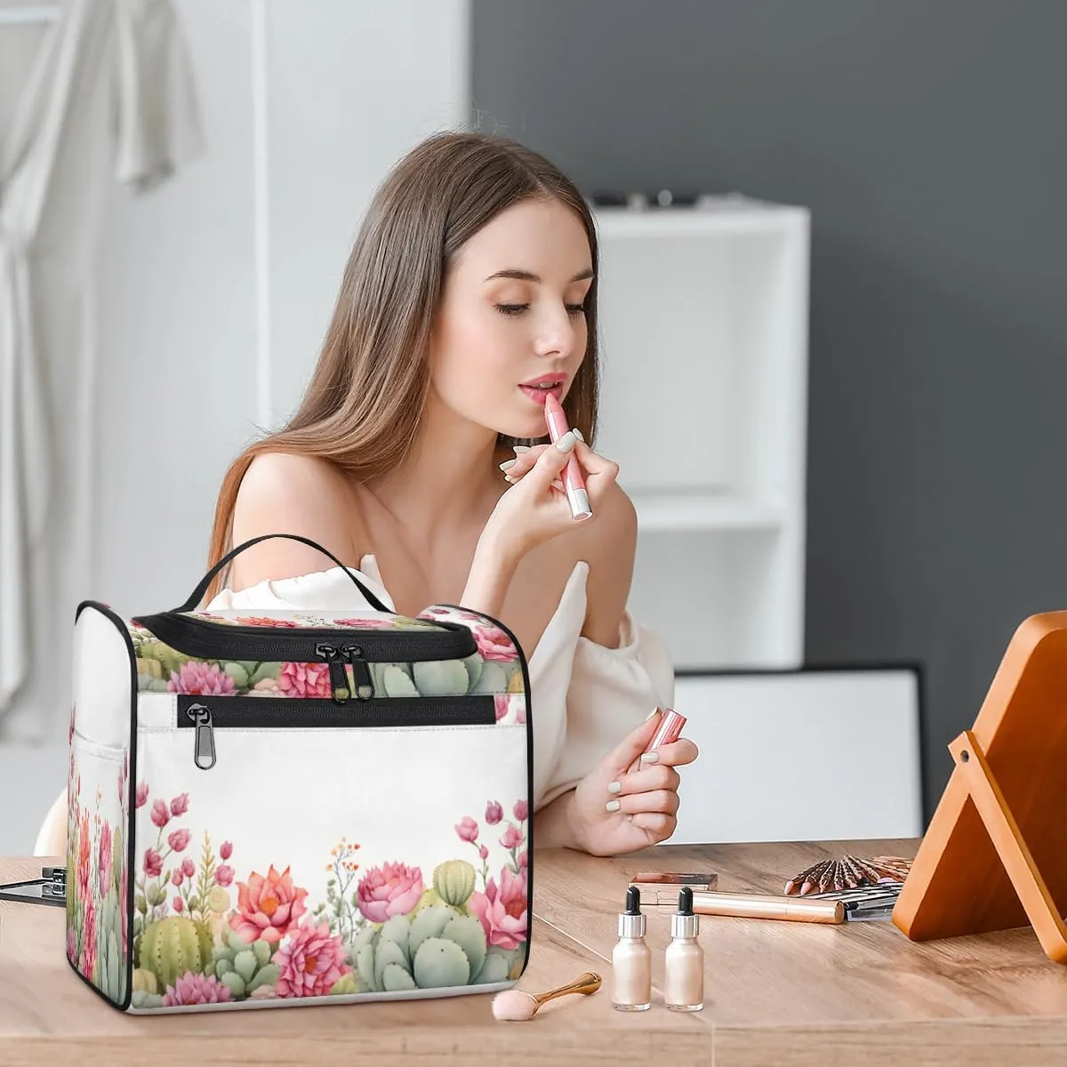 Cactus Travel Makeup Bag Hanging Toiletry Bag for Women Make up Organizer Portable Cosmetic Bags with Dividers Inside