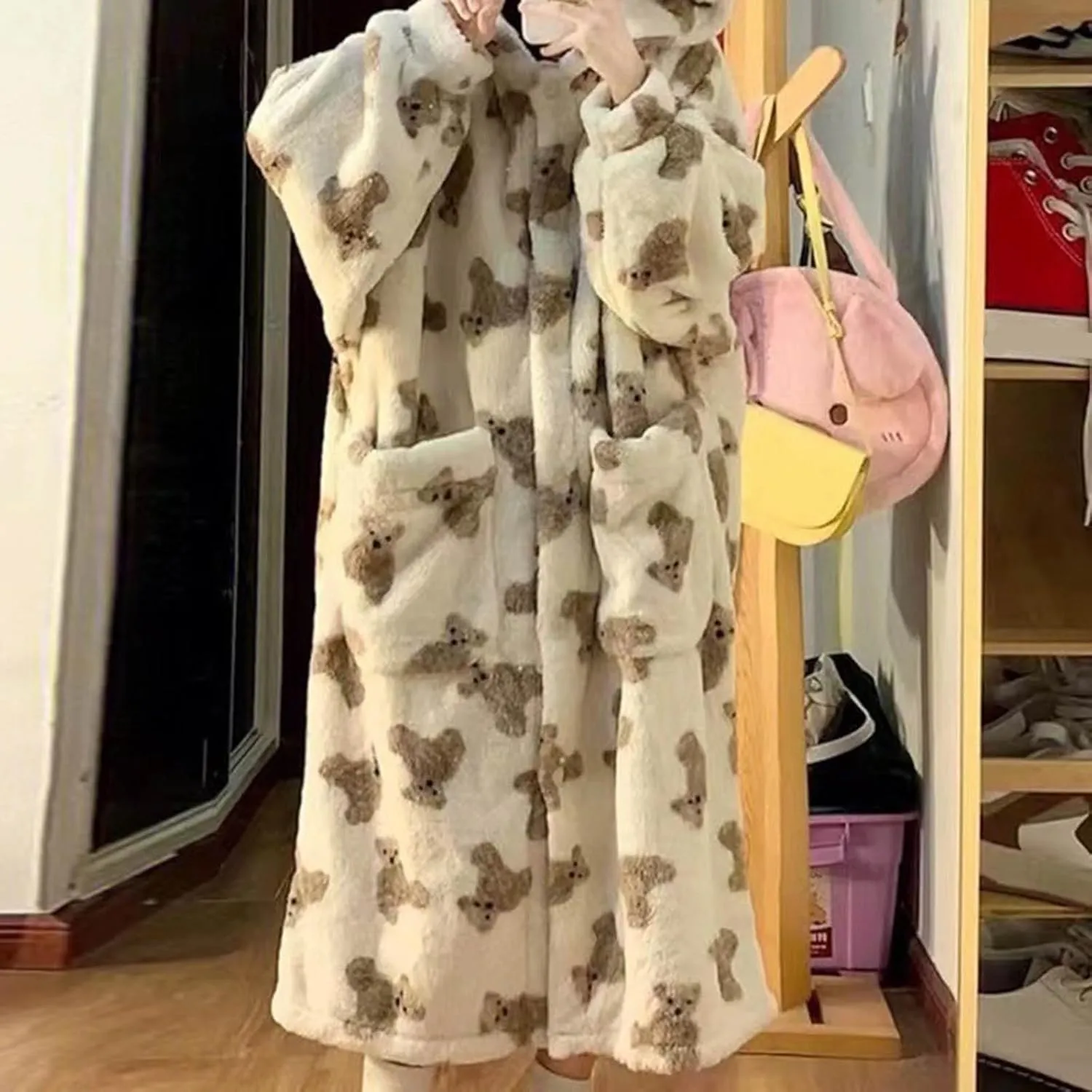 Cute Bear Hooded Plush Robes for Women Animal Print Soft Warm Fleece Long Bathrobe Ladies Teddy Loungewear Pockets