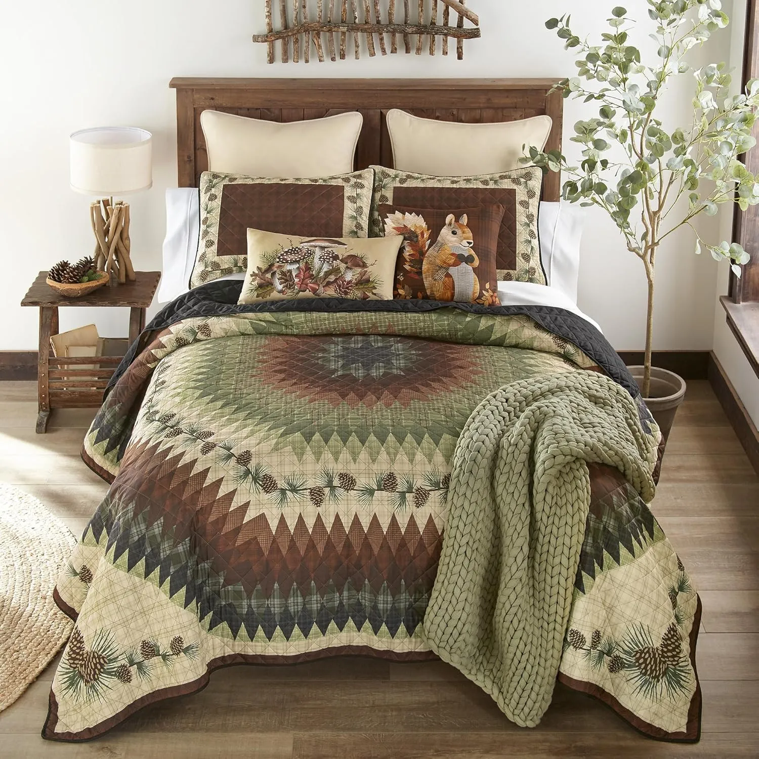 Donna Sharp Pine Circle Quilted Bedding Set - 3-Piece King Size Quilt Set - Includes 1 Quilt and 2 King Pillow Shams - Machine Washable - Traditional Design