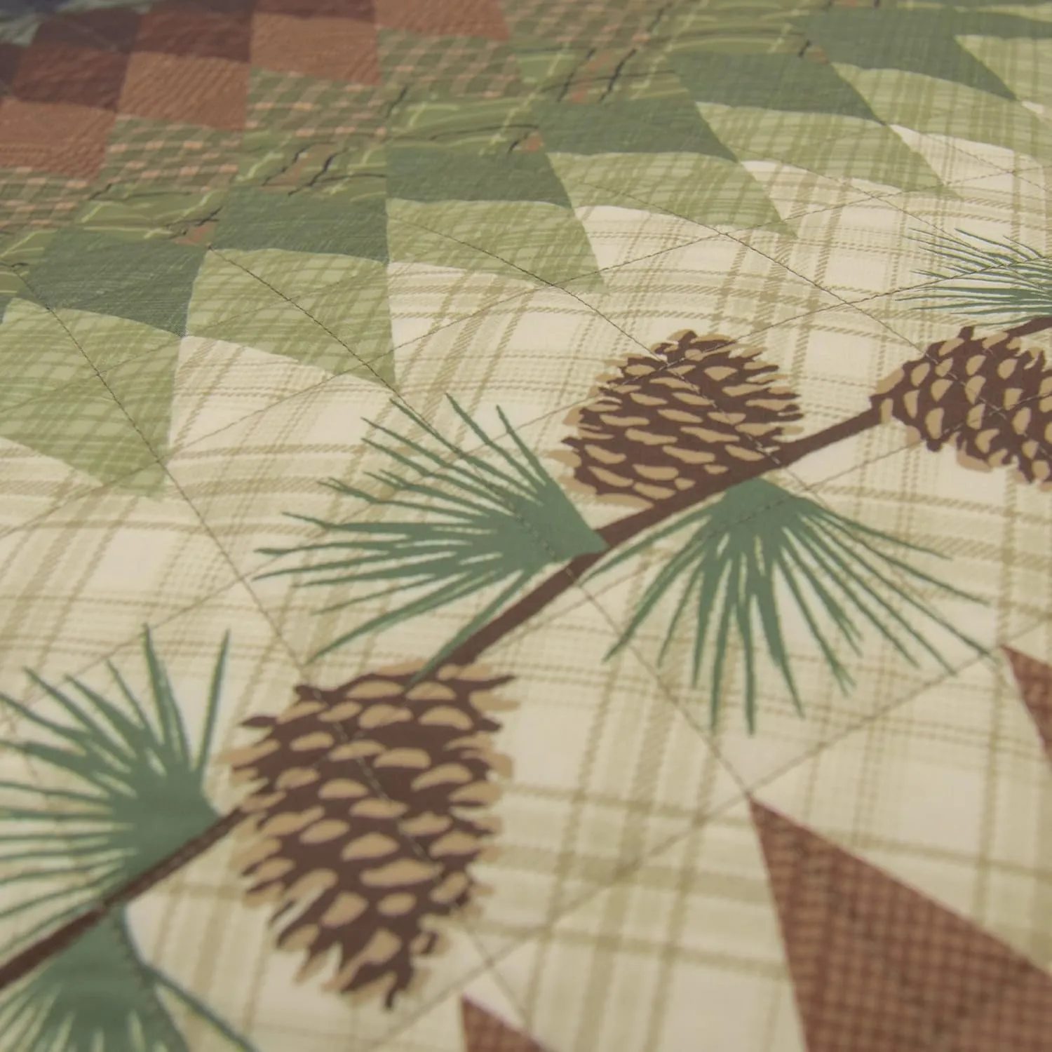 Donna Sharp Pine Circle Quilted Bedding Set - 3-Piece King Size Quilt Set - Includes 1 Quilt and 2 King Pillow Shams - Machine Washable - Traditional Design