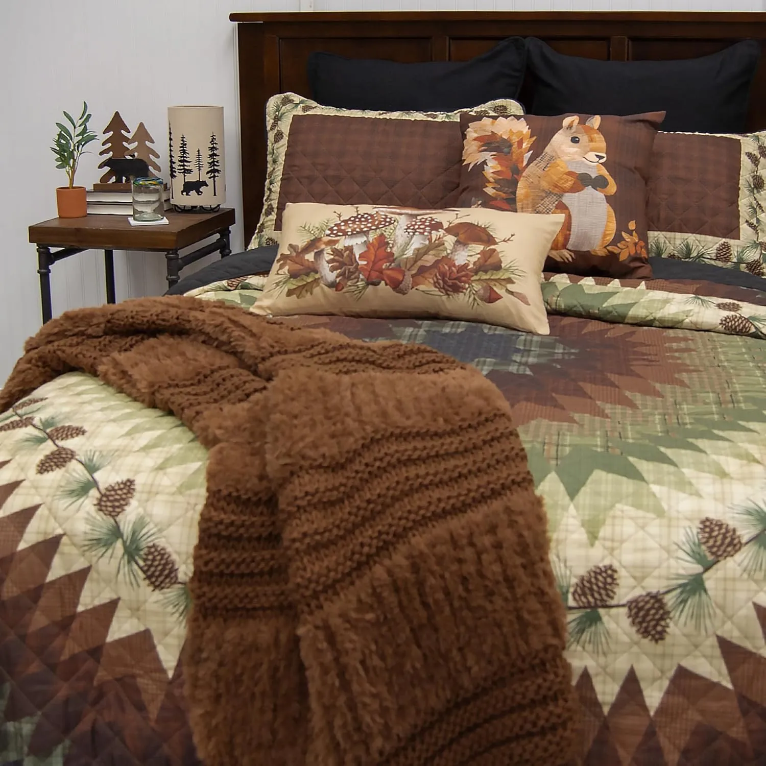 Donna Sharp Pine Circle Quilted Bedding Set - 3-Piece King Size Quilt Set - Includes 1 Quilt and 2 King Pillow Shams - Machine Washable - Traditional Design