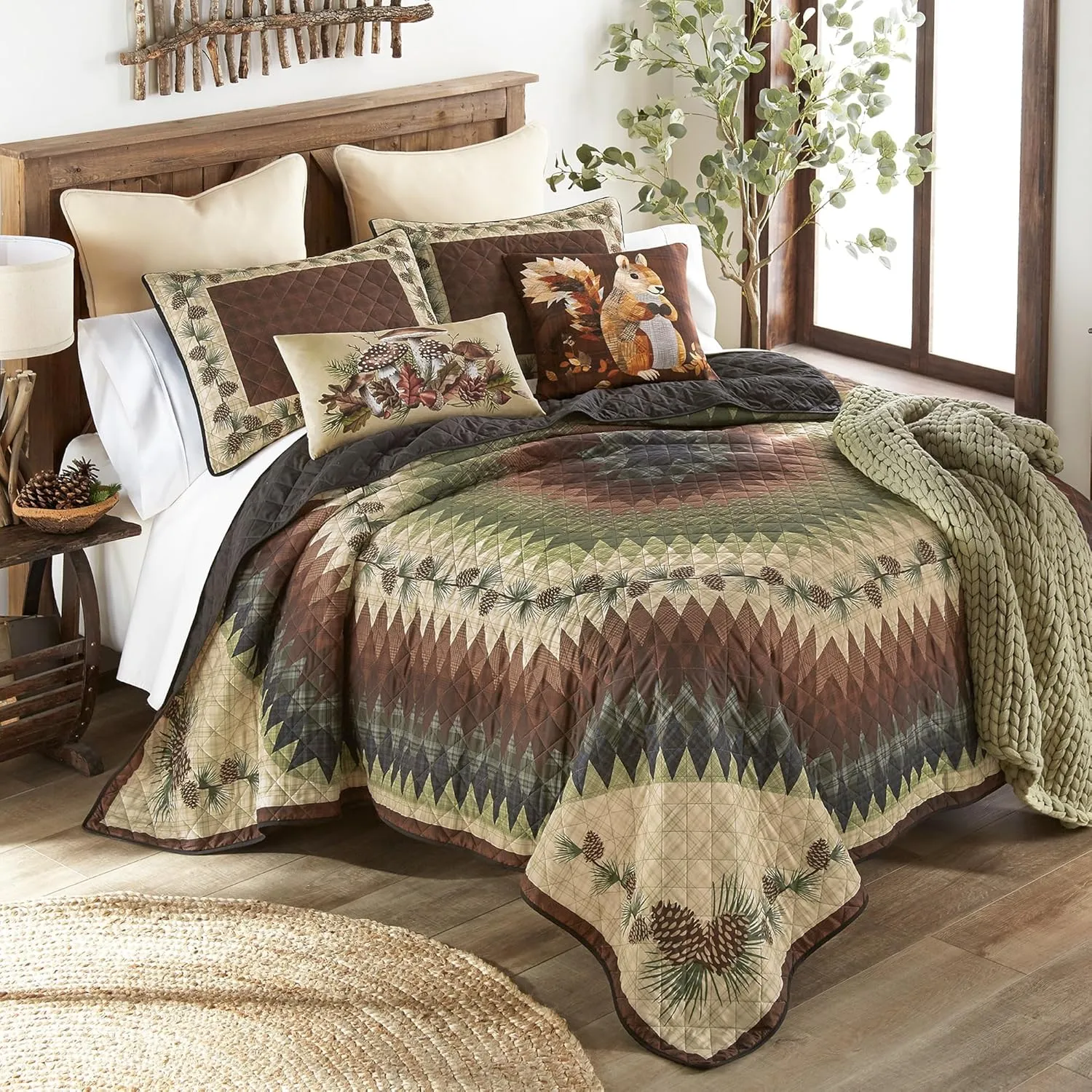 Donna Sharp Pine Circle Quilted Bedding Set - 3-Piece King Size Quilt Set - Includes 1 Quilt and 2 King Pillow Shams - Machine Washable - Traditional Design