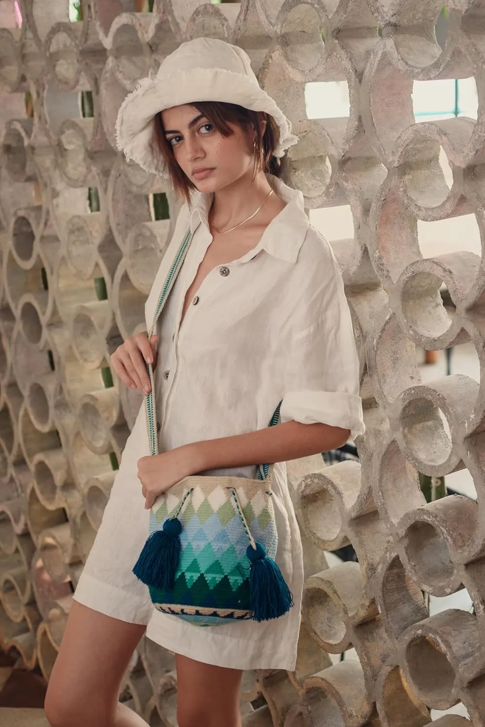 Fairtrade Authentic WAYUU Bag, Mochila from Colombia, Medium Crochet Crossbody, Handmade Medium Purse, Bucket Bag, Artisanmade Craft (Peacock)