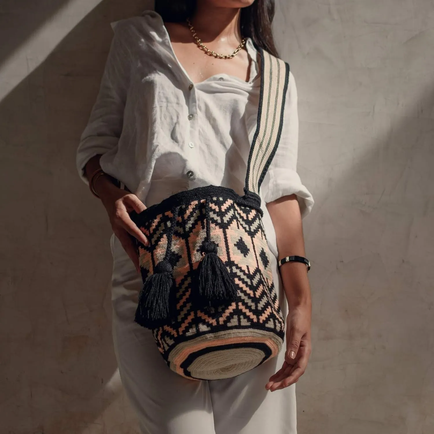 Fairtrade WAYUU BAG, Large Crochet BAG, Wayuu Crossbody Purse, Colombian Mochila, Handmade Crochet Purse, Crochet Crossbody (Fluida)