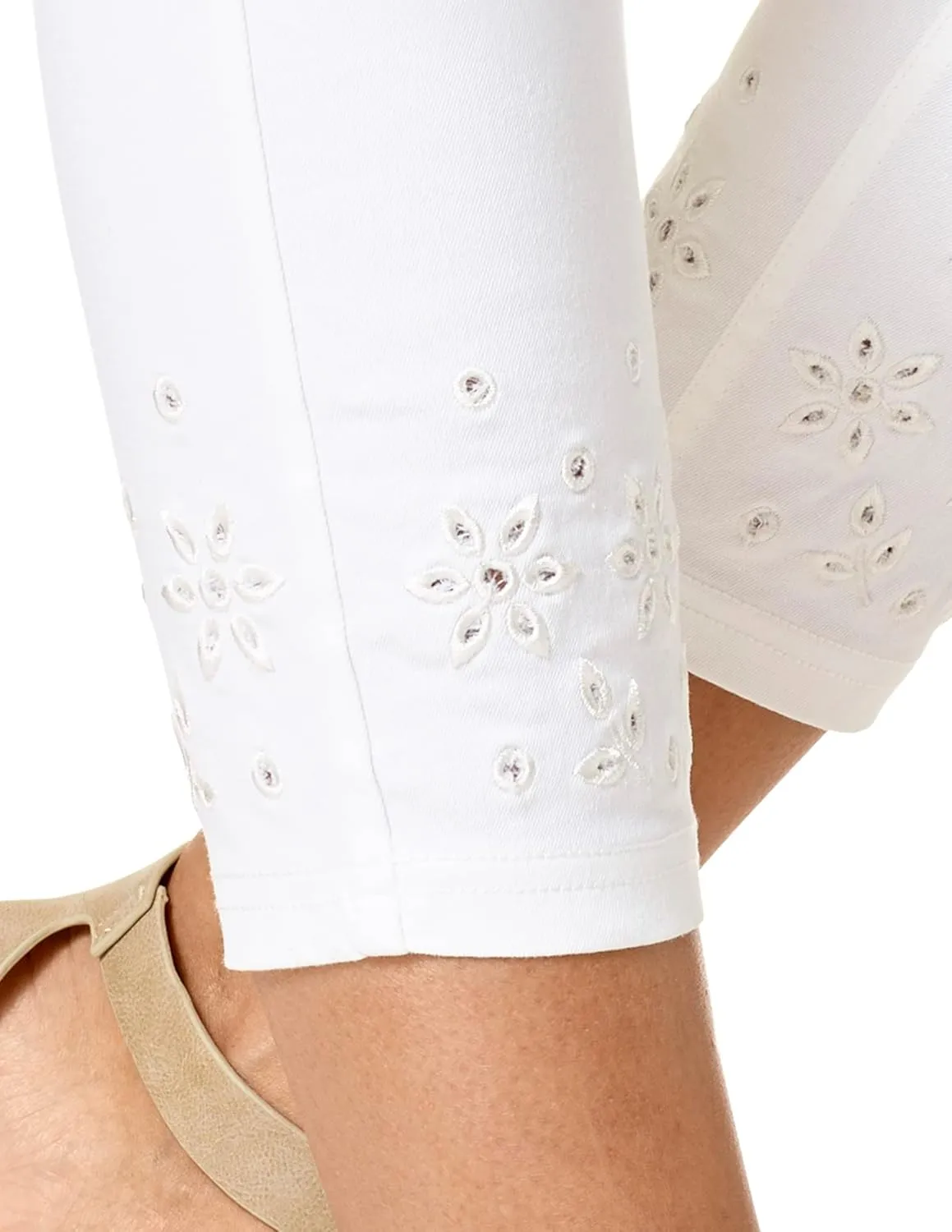 HUE Women's Embroidered Eyelet Hem Denim Skimmer Legging