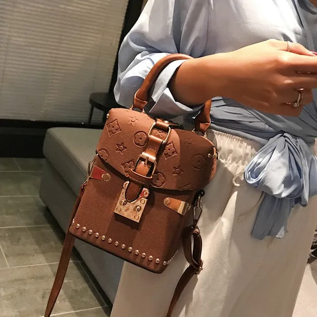 Korean Square Messenger Version Handbags Bag Digital Bag Square of Messenger Box Streamlined the Wild Mobile Bag C40 Package Rivet