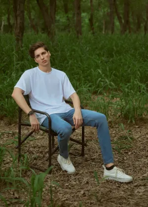 LIGHT BLUE DENIM JEANS