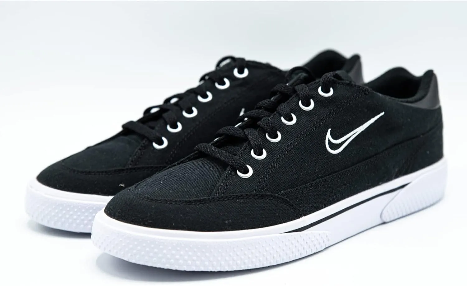 NIKE Boy's Sneakers Shoes