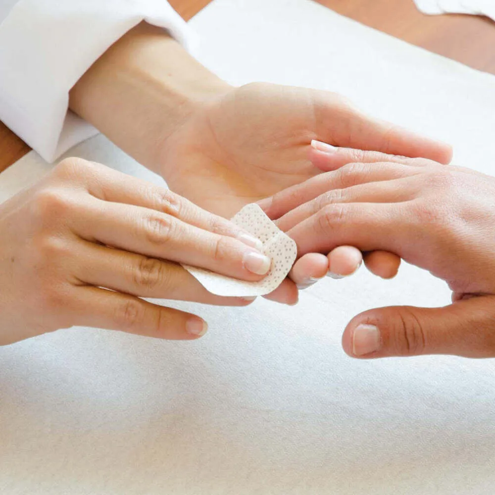 Professional Lint-Free 2" X 2" Nail Wipes / 200 Wipes Per Bag by HandsDown