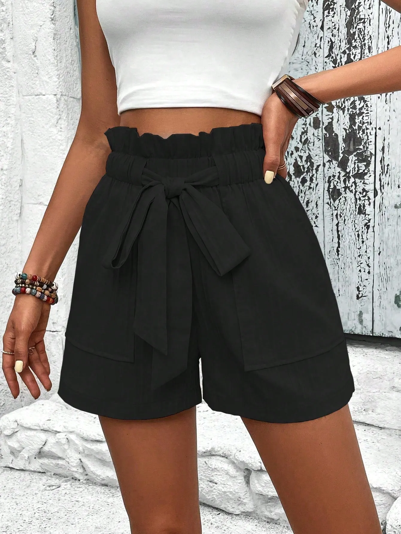 Shorts de pierna ancha con volante y cinturón  CR