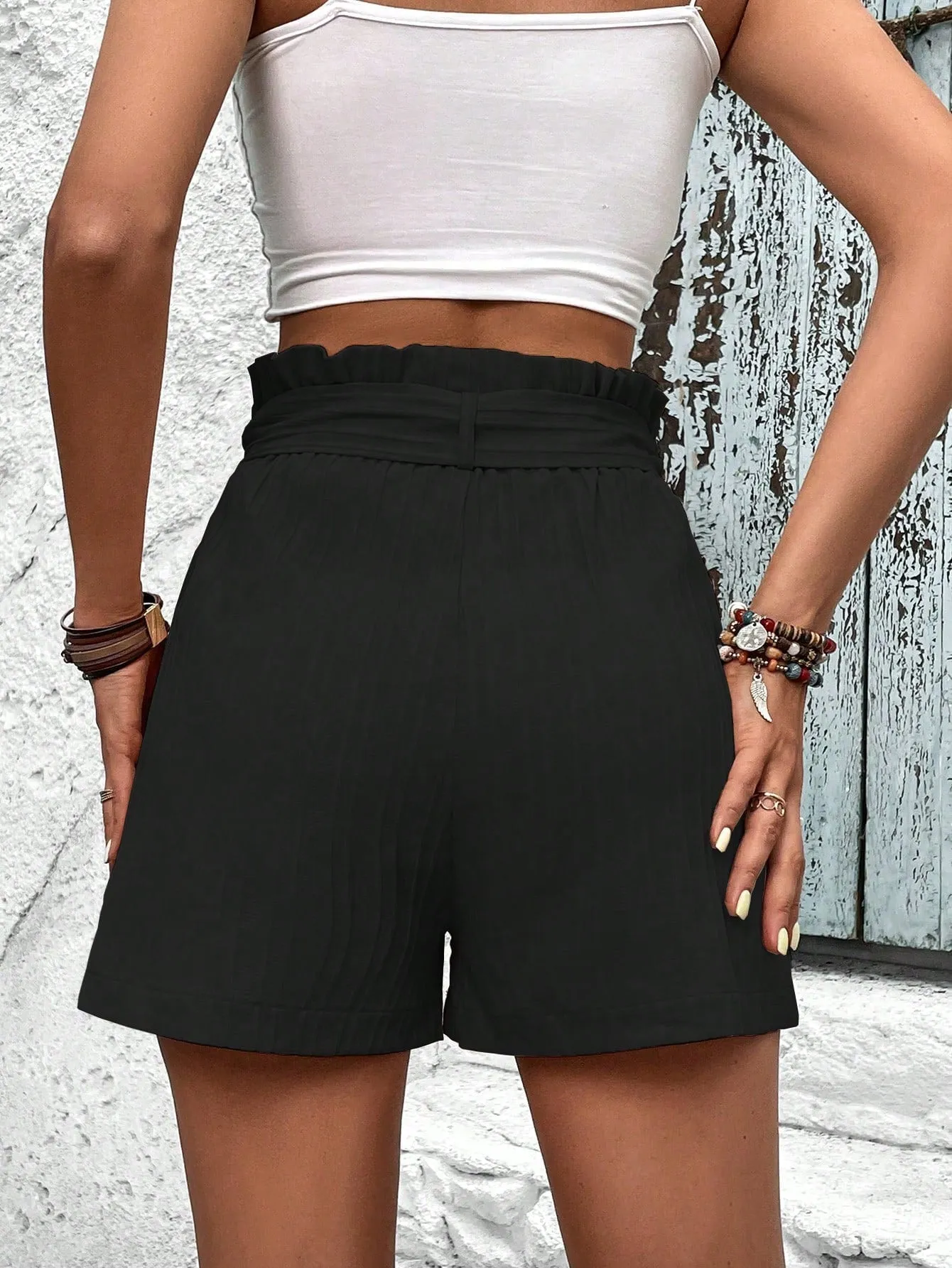 Shorts de pierna ancha con volante y cinturón  CR