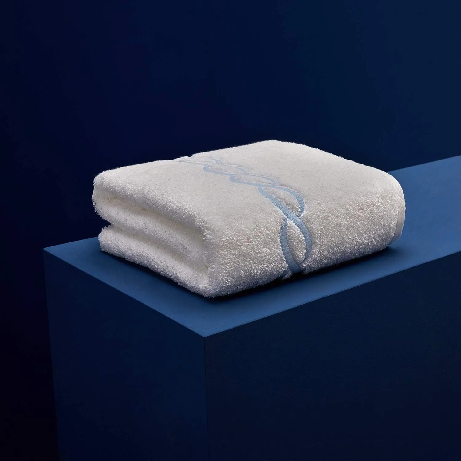Superior 1000 Gram Egyptian Cotton Oversize 63 x 31 Bath Towel, 1 Piece, Blue Chain