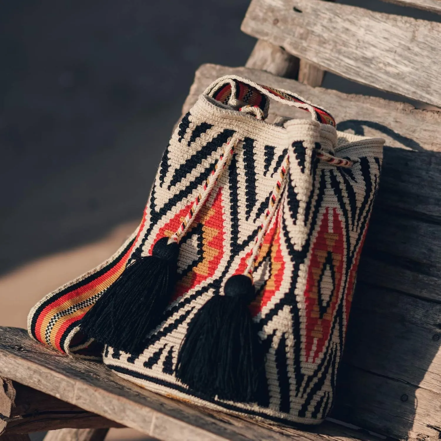 Traditional Best-Selling WAYUU Bag, Original Crochet Crossbody, Handmade Colombian Bucket Bag, Ethical Purse, Artisanmade Mochila. (Dama)