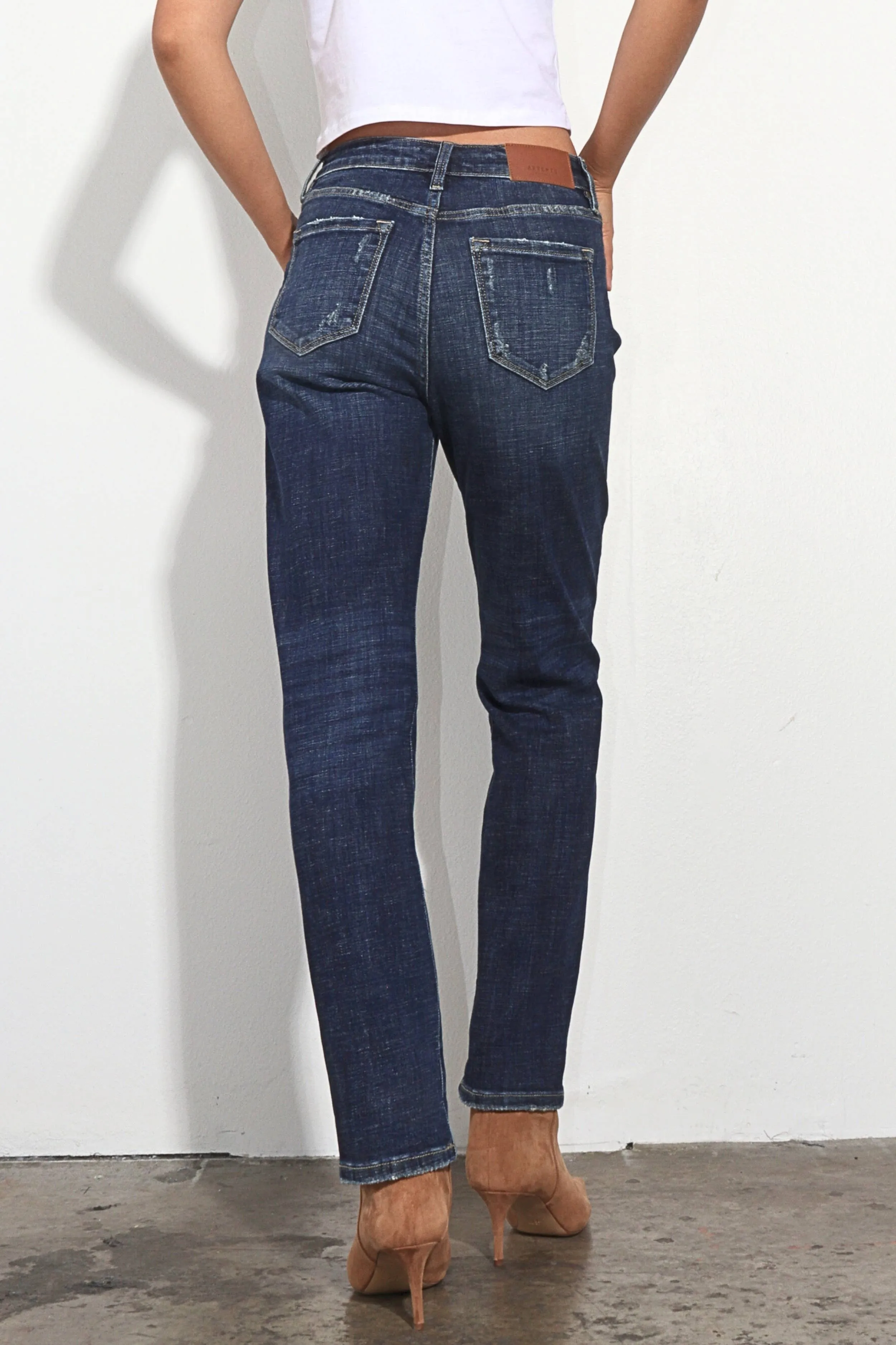 TUMMY CONTROL HIGH RISE STRETCH STRAIGHT JEAN