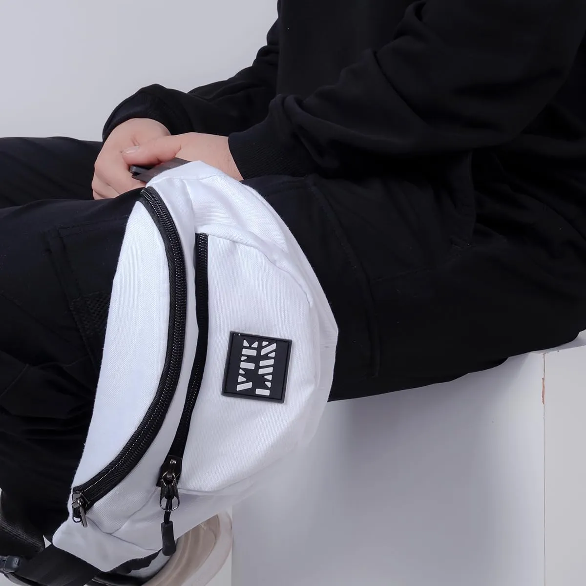 Vatkalimon Black and White Fanny Pack Set. Crossbody Bag with 2-Zipper, Fanny Pack for Men, Unisex Belt Bag with Black Adjustable Strap