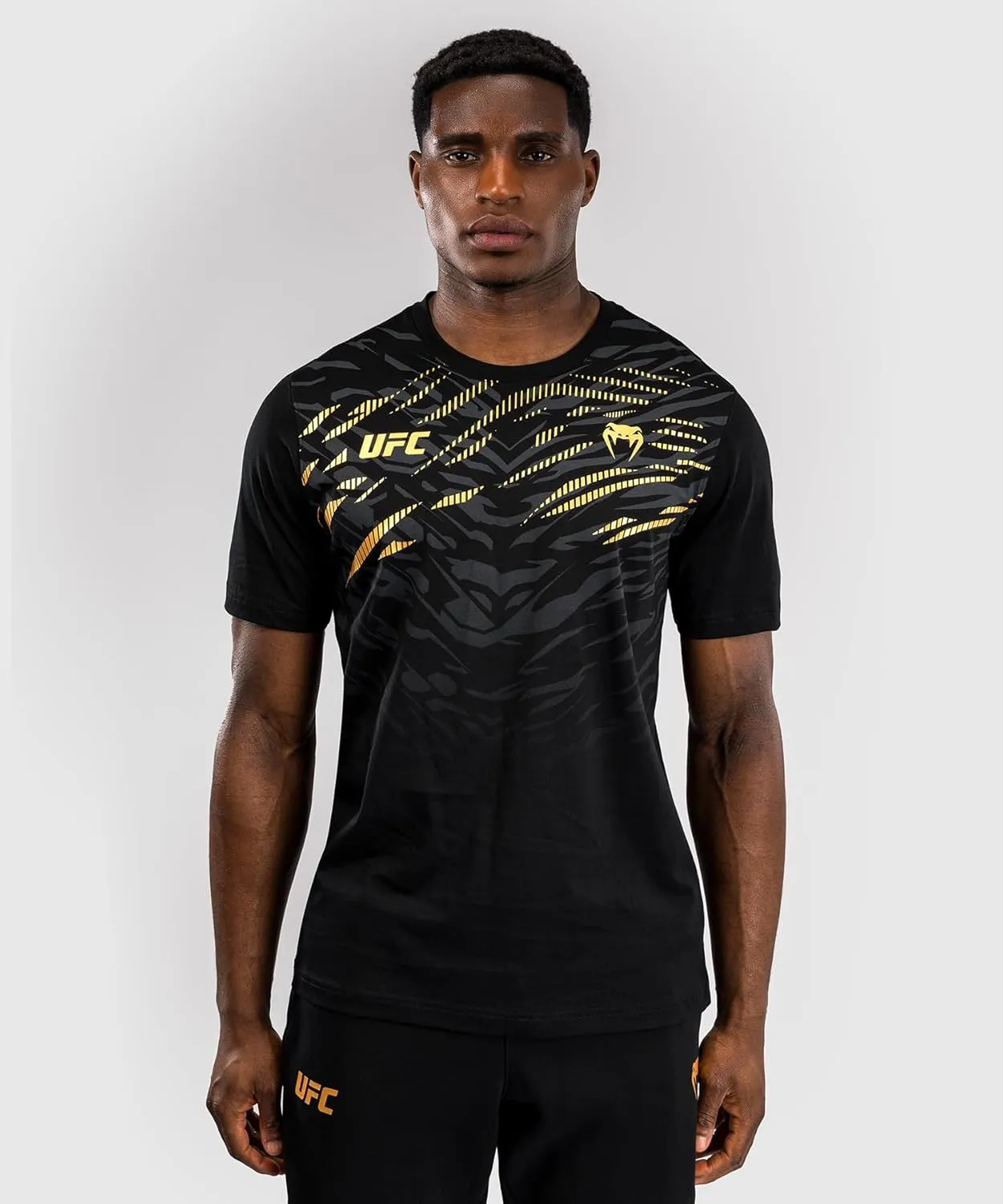 Venum Men's Standard Replica Short Sleeve T-Shirt, Black/Gold, Small US