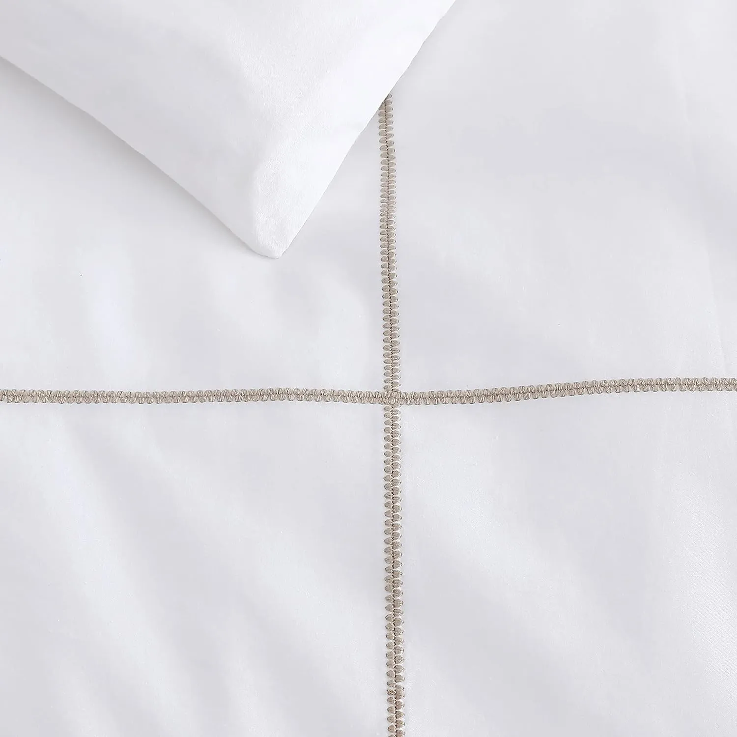 Vera Wang- Queen Duvet Cover Set, Soft Bedding Set with Matching Shams, Chic Room Essentials (Zig Zag White/Beige, Queen)