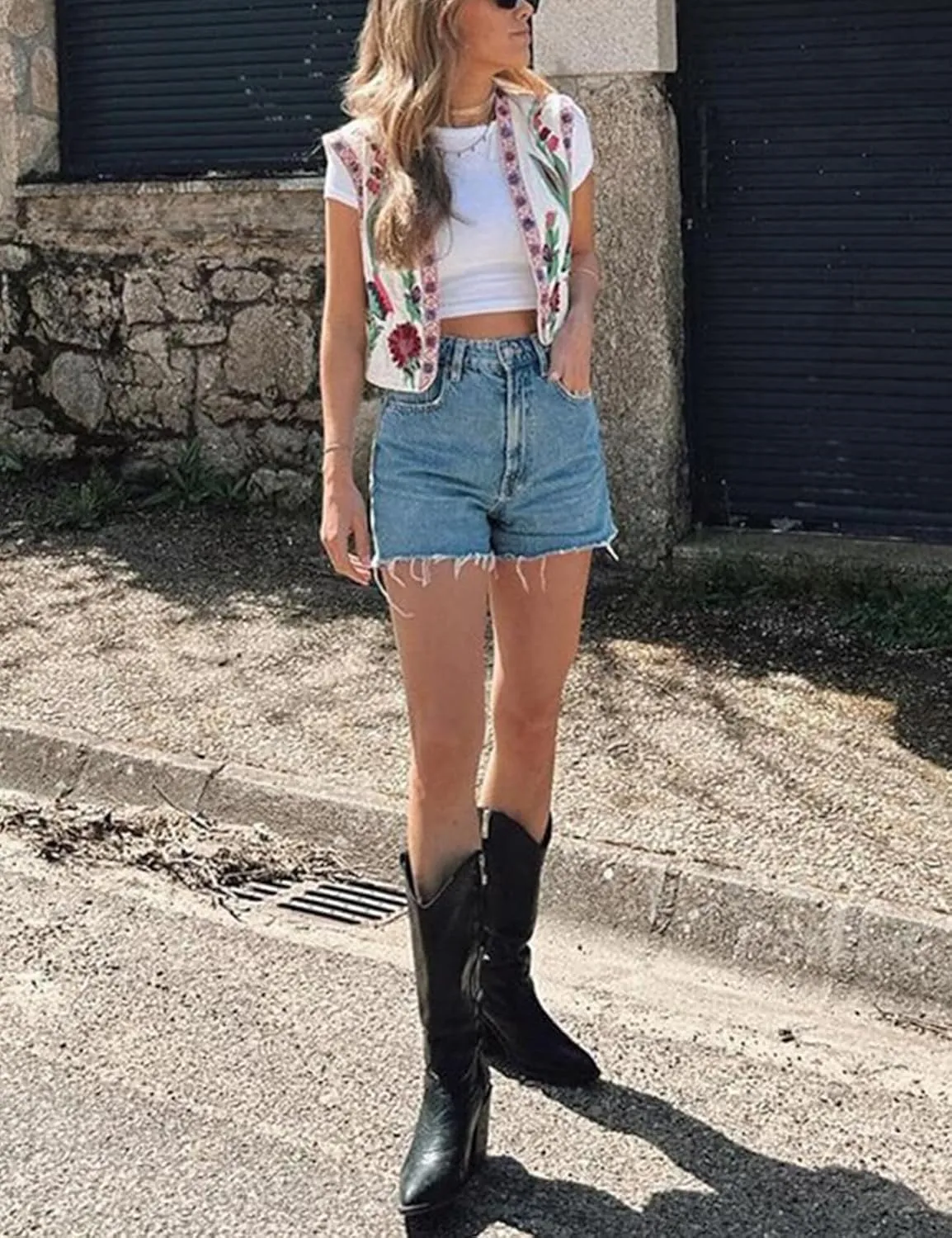 Wyeysyt Women Floral Embroidered Vest Vintage Sleeveless Boho Y2k Cardigan Open Front Cropped Waistcoat